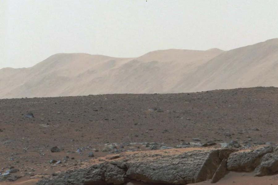 A volcano in the Mars was once surrounded by water.