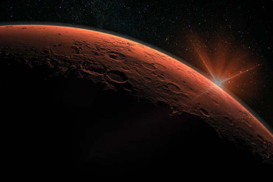 A volcano in the Mars was once surrounded by water.