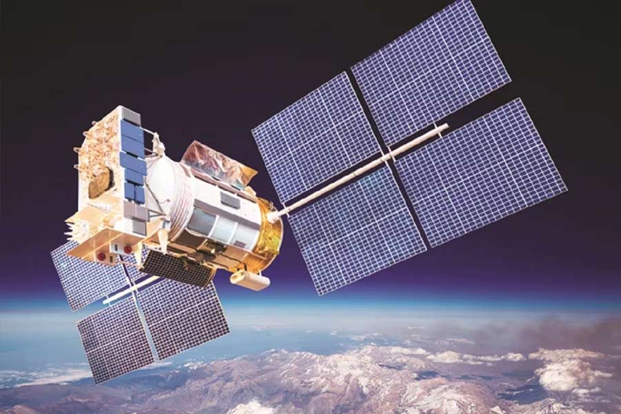 মহাকাশে একটি নজরদার উপগ্রহ পাঠানো হয়েছে বলে সম্প্রতি দাবি করেছে উত্তর কোরিয়া। সেই উপগ্রহ থেকে কোন কোন জায়গার উপর নজরদারি চালানো হচ্ছে, মঙ্গলবার তার একটি তালিকা প্রকাশিত হয়েছে উত্তর কোরিয়ার সরকারি সংবাদমাধ্যমে।