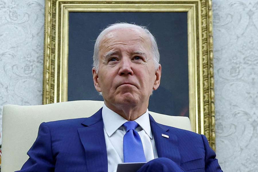 সেই তালিকায় কেবল হোয়াইট হাউস কিংবা আমেরিকার প্রতিরক্ষা দফতরের ঘাঁটি পেন্টাগনই নয়, আছে উত্তর কোরিয়ার পড়শি দেশ দক্ষিণ কোরিয়ার কিছু অংশও। দক্ষিণ কোরিয়ার গুরুত্বপূর্ণ বন্দর শহর বুসানের উপর নাকি নিয়মিত নজরদারি চালিয়ে যাচ্ছে কিমের দেশ।