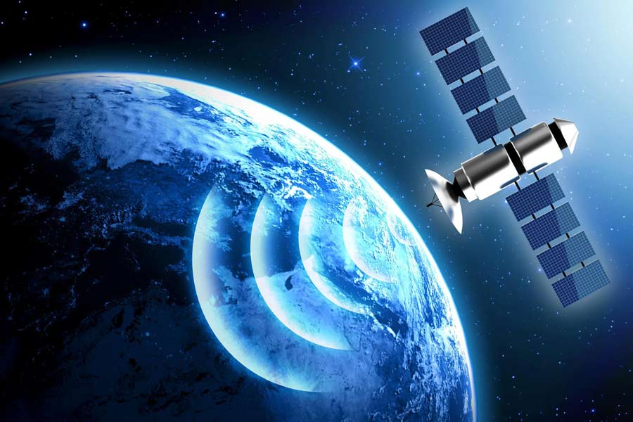 বিবিসি আমেরিকার এক শীর্ষ সেনা আধিকারিককে উদ্ধৃত করে লিখেছে, “হোয়াইট হাউস এবং পেন্টাগনের বহু ছবি সমাজমাধ্যমেই পাওয়া যায়। ওই ছবি তোলার জন্য মহাকাশে নজরদার উপগ্রহ পাঠানোর প্রয়োজন পড়ে না।”