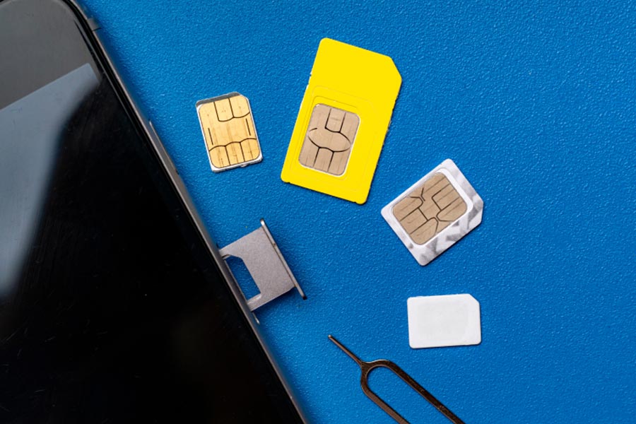 চুক্তি ভেঙে সিম কার্ড ডিলাররা যদি অবৈধ কাজে জড়িয়ে পড়েন, তা হলে তাঁদের ১০ লক্ষ টাকা জরিমানা করা হবে। একই সঙ্গে তাঁদের পরিষেবা তিন বছরের জন্য বন্ধ করে দেওয়া হবে।