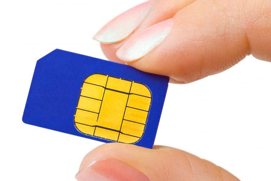 নতুন সিম কার্ড কেনার জন্য বা বর্তমান নম্বরে একটি নতুন সিমের আবেদন করার জন্য ‘ডেমোগ্রাফি’র বিবরণ দেওয়া বাধ্যতামূলক। ক্রেতার আধার কার্ডের কিউআর কোড স্ক্যান করে তাঁর সম্পর্কে বিশদ বিবরণ নেওয়া হবে।