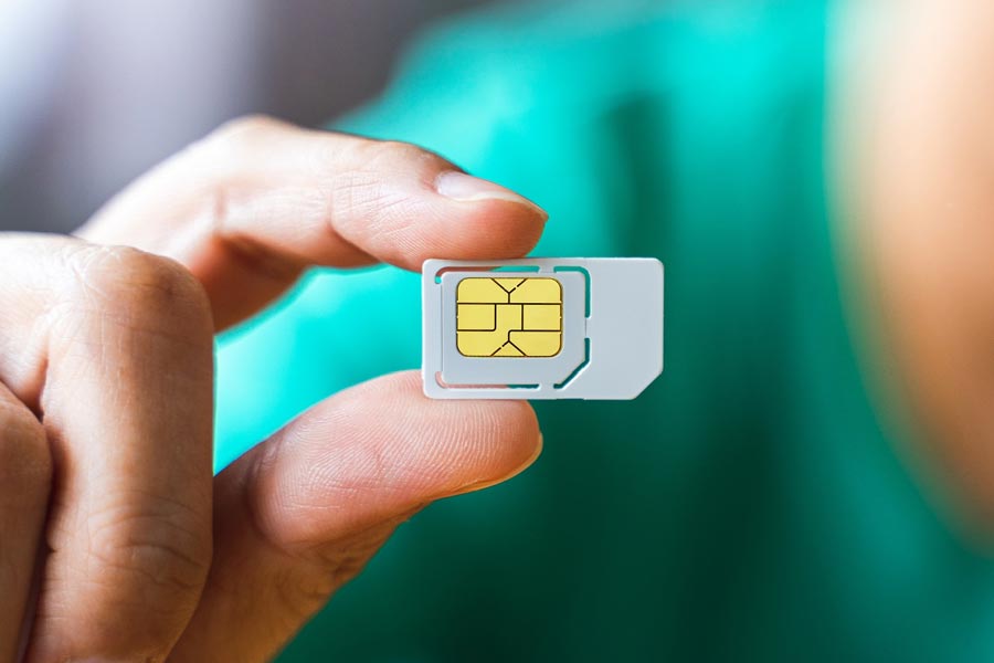 তবে ব্যবসা এবং কর্পোরেট ক্ষেত্রে এক পরিচয়পত্রে ন’টির বেশি সিম তোলা যেতে পারে। সে ক্ষেত্রে যাঁদের কাছে সিম থাকবে, তাঁদের তথ্য ‘কেওয়াইসি’ প্রক্রিয়ার মাধ্যমে জানাতে হবে।