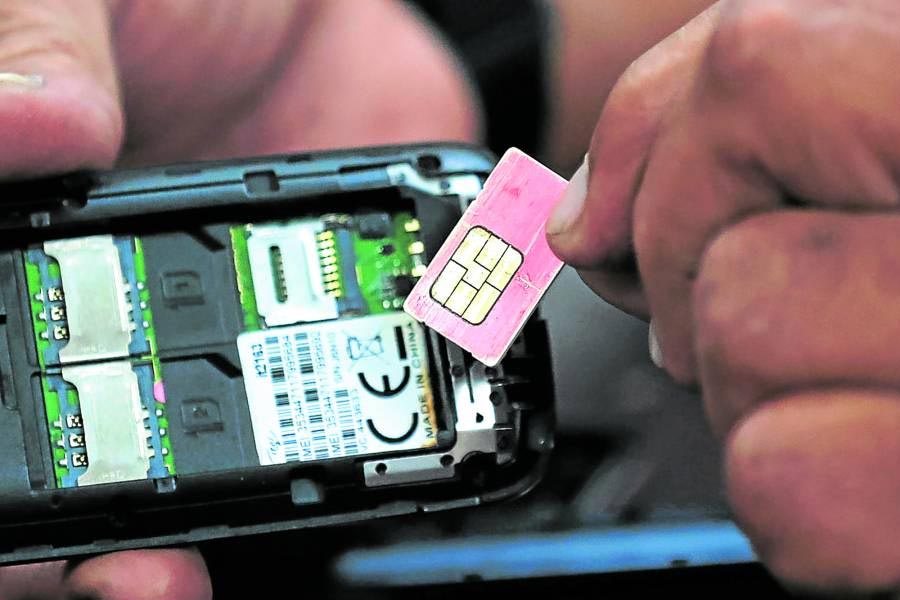 এ ছাড়াও যে সব সিম কার্ড ডিলার অবৈধ ভাবে সিম বিক্রি করেন, তাঁদেরও আটকে দেওয়া যাবে।