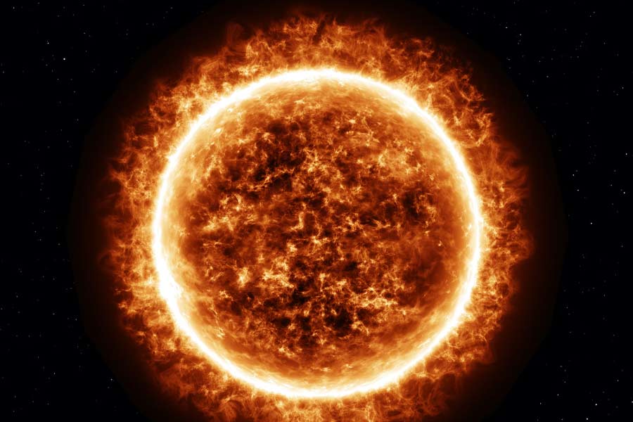 এই ধরনের সৌরঝড়কে বিজ্ঞানের পরিভাষায় বলা হয়, ‘করোনাল মাস ইজেকশান (সিএমই)’। একাধিক মাঝারি মাত্রার সিএমই মিলে গিয়ে গোটা সৌরমণ্ডলের পক্ষেই বিপজ্জনক হয়ে উঠতে পারে বলে মহাকাশ আবহাওয়া পদার্থবিদ তমিথা স্কোভের দাবি।