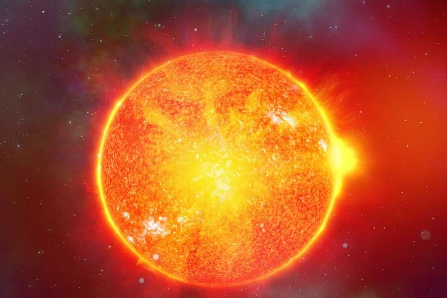 সিএমই এবং পৃথিবীর ম্যাগনেটোস্ফিয়ারের সঙ্গে প্রতিক্রিয়া ঘটিয়ে বিদ্যুৎ ব্যবস্থায় বিঘ্ন ঘটাতে পারে। কৃত্রিম উপগ্রহের সঙ্গে যোগাযোগে বিঘ্ন ঘটতে পারে। যার প্রভাব পড়তে পারে জিপিএস যোগাযোগ এবং ইন্টারনেট যোগাযোগে।