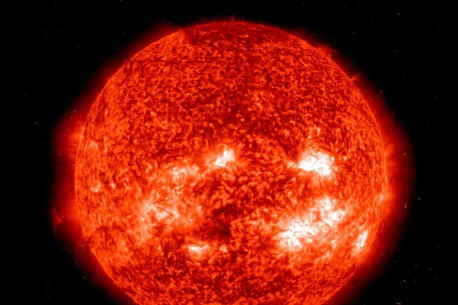 সৌরঝড়ের প্রভাবে মেরুপ্রদেশের আকাশে মেরুজ্যোতি (অরোরা) তৈরি হতে পারে, বিদ্যুৎ পরিষেবায় সমস্যা দেখা দিতে পারে, জিপিএস নেভিগেশন এবং বেতার ও ইন্টারনেট যোগাযোগ ব্যবস্থায় বিঘ্ন ঘটতে পারে বলে সতর্কবার্তা দিয়েছিল এসডব্লিউপিসি। 