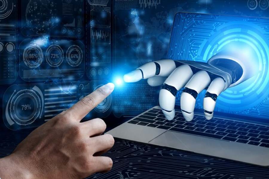 কিন্তু এর থেকে আমজনতার নিস্তার কী উপায়ে? প্রযুক্তি-বিশেষজ্ঞদের বক্তব্য, এই অবস্থা থেকে বাঁচার জন্য আইন হতেই পারে। সংবাদমাধ্যম আরও দায়িত্বশীল হয়ে কাজ করতেই পারে। সেই সঙ্গে ‘ডিজিটাল স্বাক্ষরতা’ও ভীষণ ভাবে জরুরি হয়ে পড়ছে। সমাজমাধ্যমে কোনও ছবি বা ভিডিয়ো দেখলে, তার সত্যতা যাতে নিজেরাই যাচাই করতে পারেন সাধারণ মানুষ।