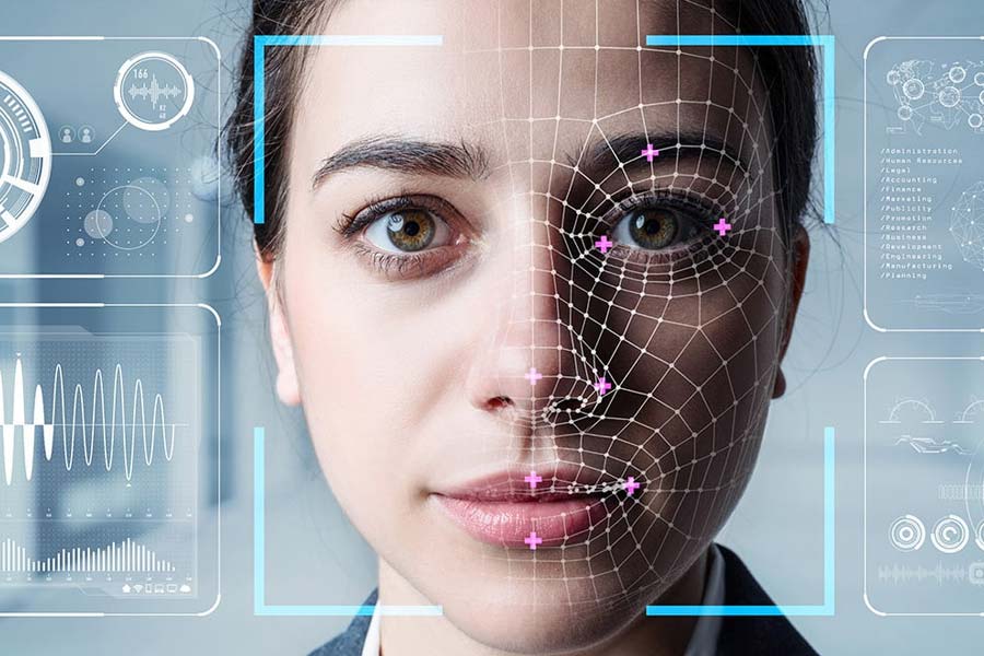 তথ্যপ্রযুক্তি মন্ত্রী অশ্বিনী বৈষ্ণব জানিয়েছেন, ‘ডিপফেক’ সংক্রান্ত বিষয়ে কেন্দ্র শীঘ্রই সমাজমাধ্যমের বিভিন্ন প্ল্যাটফর্মের সঙ্গে বৈঠক করবে। এর পাশাপাশি তিনি জানিয়েছেন, ‘ডিপফেক’ সরিয়ে ফেলার জন্য উপযুক্ত পদক্ষেপ না করলে ‘সেফ হারবার ইমিউনিটি ক্লজ়’ (তথ্যপ্রযুক্তি আইনের ৭৯ নম্বর ধারা অনুযায়ী, এ ক্ষেত্রে কোনও মধ্যবর্তী সংস্থা বা প্ল্যাটফর্ম তৃতীয় পক্ষের দেওয়া কোনও তথ্য, পরিসংখ্যান বা ভিডিয়োর ক্ষেত্রে দায়বদ্ধ নয়) প্রযুক্ত হবে না।