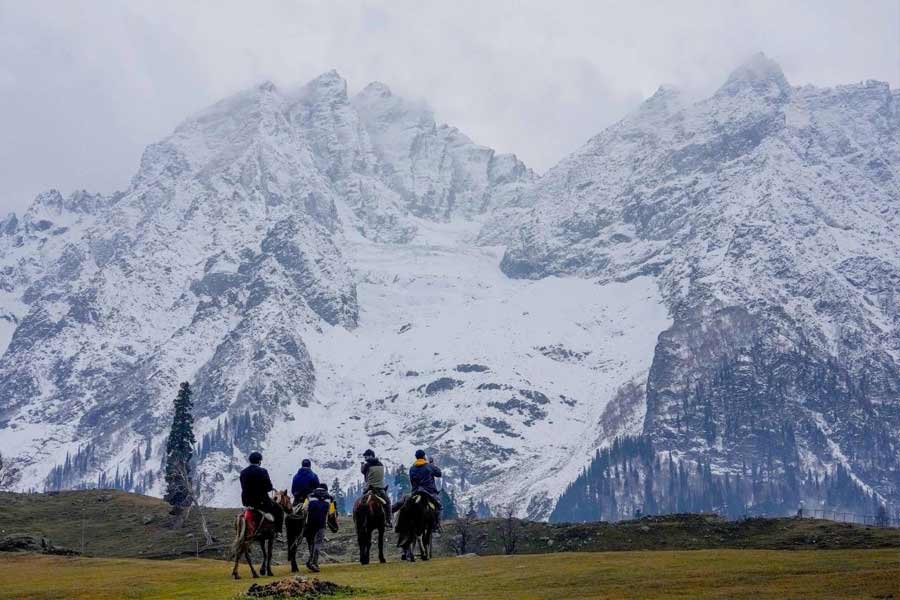 শিমলায় সর্বনিম্ন তাপমাত্রা ৬.৮ ডিগ্রি সেলসিয়াস। সুন্দরনগরে ৮.১, ধর্মশালায় ৮.২, মানালিতে ৪.৬, সোলানে ৫, কল্পায় তাপমাত্রা হিমাঙ্কের এক ডিগ্রি নীচে।