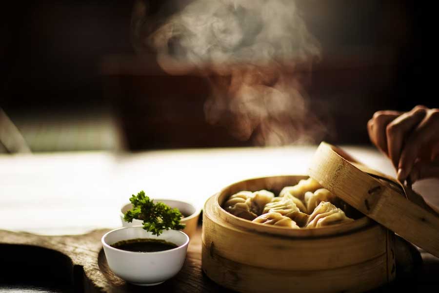 চিনে দীর্ঘ দিনের লকডাউনে ইতি পড়েছে ২০২২ সালের শেষ ভাগে। নাগরিকেরা বাড়ির বাইরে বার হতে শুরু করেছেন। বাড়িতে বসে অর্ডার করে খাওয়ার তুলনায় রেস্তরাঁয় গিয়ে খাওয়ার উপর ভরসা রেখেছেন বেশি। সে কারণে অনলাইনে ডেলিভারি করার প্রবণতা কমে গিয়েছে।