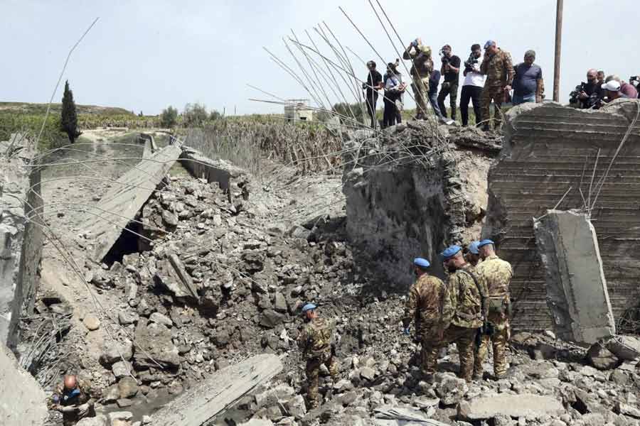 তবে এ বার ইজ়রায়েলের বিরুদ্ধে ‘বাঙ্কার বাস্টার’ বোমা ব্যবহারের অভিযোগ উঠল। গাজ়ায় হামাসের শক্ত ঘাঁটিগুলিকে গুঁড়িয়ে দিতে এই বোমা ব্যবহার করছে বলে দাবি হামাসের।