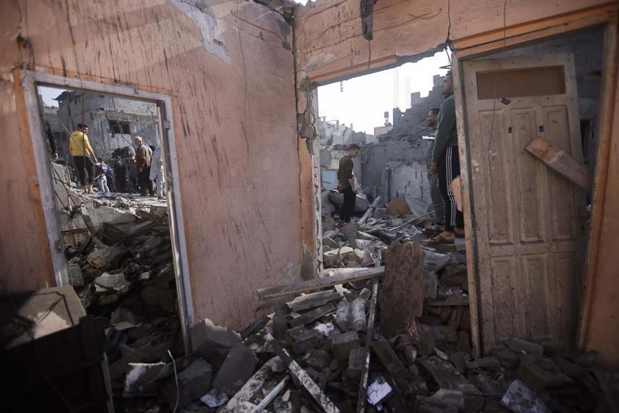 বাঙ্কার বাস্টার বম্ব (বিএলইউ)-এর কয়েকটি ধরন রয়েছে। সেগুলি হল বিএলইউ-১০৯ এ/বি, বিএলইউ-১০৯/বি, বিএলইউ-৮২বি/সি। ইট, পাথর, সিমেন্ট এবং লোহার কাঠামো যতই শক্তিশালী হোক না তা ভেদ করে একেবারে মাটিতে মিশিয়ে দেওয়ার ক্ষমতা রয়েছে এই বোমার।