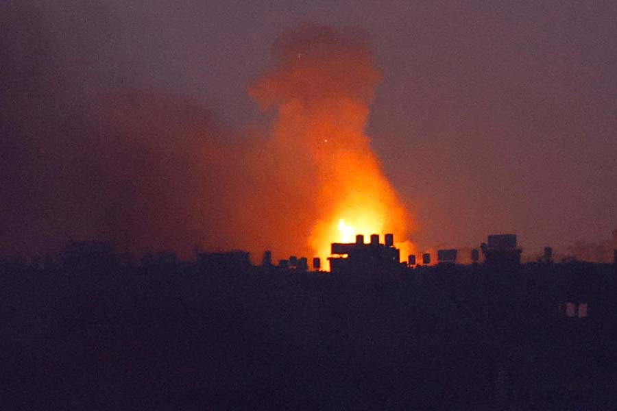 আমেরিকা ছাড়াও অস্ট্রেলিয়া, বেলজিয়াম, কানাডা, ডেনমার্ক, ফ্রান্স, জার্মানি, ইটালি, ব্রিটেনের অস্ত্রভান্ডারেও এই বোমা রয়েছে।