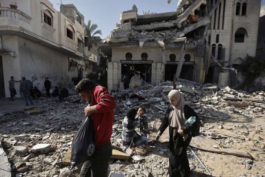 বিএলইউ-১০৯/বি বোমা এক ইঞ্চি পুরু ইস্পাতের পাত দিয়ে মোড়ানো থাকে। বোমার ভিতরে থাকে ২৪০ কেজি ট্রিটোনাল (৮০ শতাংশ টিএনটি এবং ২০ শতাংশ অ্যালুমিনিয়াম গুঁড়োর মিশ্রণ)।