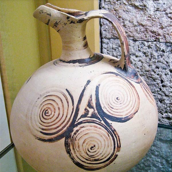 প্রাচীন রোমেও বিভিন্ন ক্ষেত্রে ট্রিস্কেলিয়নের ব্যবহার দেখা যায়। এবং অবশ্যই তার ব্যঞ্জনাও বিভিন্ন মহিমায় বর্ণিত হতে শুরু করে।