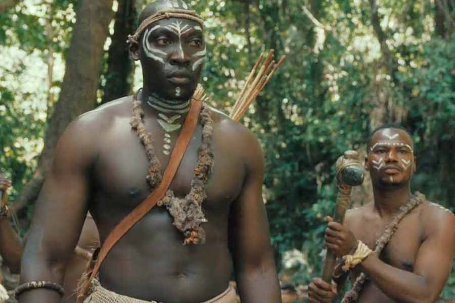 কালা পানি’-তে ট্রিস্কেলিয়নের এই ব্যবহার নিয়ে কেউ প্রশ্ন তুলতেই পারেন, কোথায় আয়ারল্যান্ড বা ইউরোপ, আর কোথায় বঙ্গোপসাগরের আন্দামান-নিকোবর দ্বীপপুঞ্জ! আন্দামান ও নিকোবর দ্বীপপুঞ্জের আদি বাসিন্দারা অনেকেই প্রস্তরযুগীয় সংস্কৃতি বহন করে চলেছেন। ফলে, সেই ‘প্রাচীন জ্ঞান’ তাঁদের মধ্যে এখনও চর্চিত ও প্রজন্ম পরম্পরায় প্রবাহিত। এই প্রাচীন জ্ঞানকেই ‘কালা পানি’ সিরিজ়ে সম্ভবত ট্রিস্কেলিয়নের প্রতীকে ব্যক্ত করা হয়েছে। এখানে উপস্থিত কাল্পনিক জনজাতি ওরাকারা যেন বিশ্বের সমস্ত জনজাতির প্রতিনিধিত্ব করছে। ট্রিস্কেলিয়ন এখানে আর বিশেষ কোনও অঞ্চলে আবদ্ধ নেই। তা সকলের।