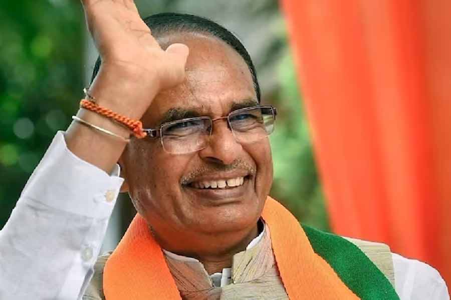 গণতান্ত্রিক ভাবে নির্বাচিত সরকারকে ‘অগণতান্ত্রিক’ ভাবে ফেলে দেওয়ার অভিযোগে বিজেপির বিরুদ্ধে সুর চড়িয়েছিল কংগ্রেস। এই নির্বাচনকে তাই ‘জবাব’ দেওয়ার নির্বাচন হিসাবে বেছে নিয়েছিল হাত শিবির।