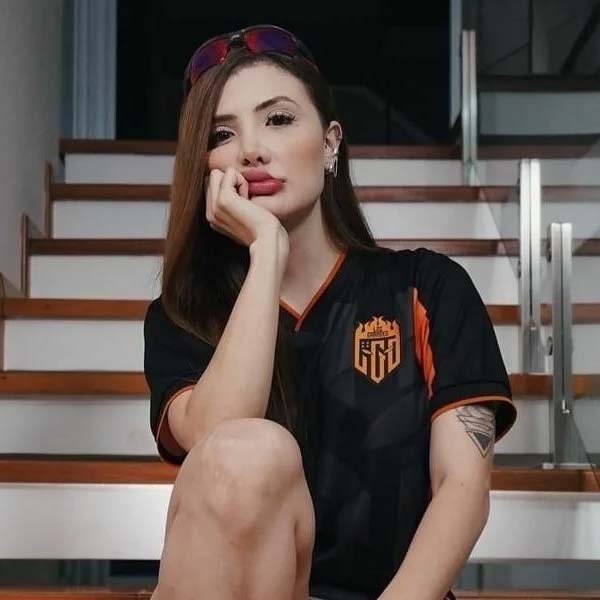 এর পর অ্যালাইন একটি লিঙ্ক পাঠান নেমারকে। পাশাপাশি বলেন, ‘‘ছবি দেখে কী মনে হচ্ছে, তা কিন্তু আমাকে জানাতে হবে।’’