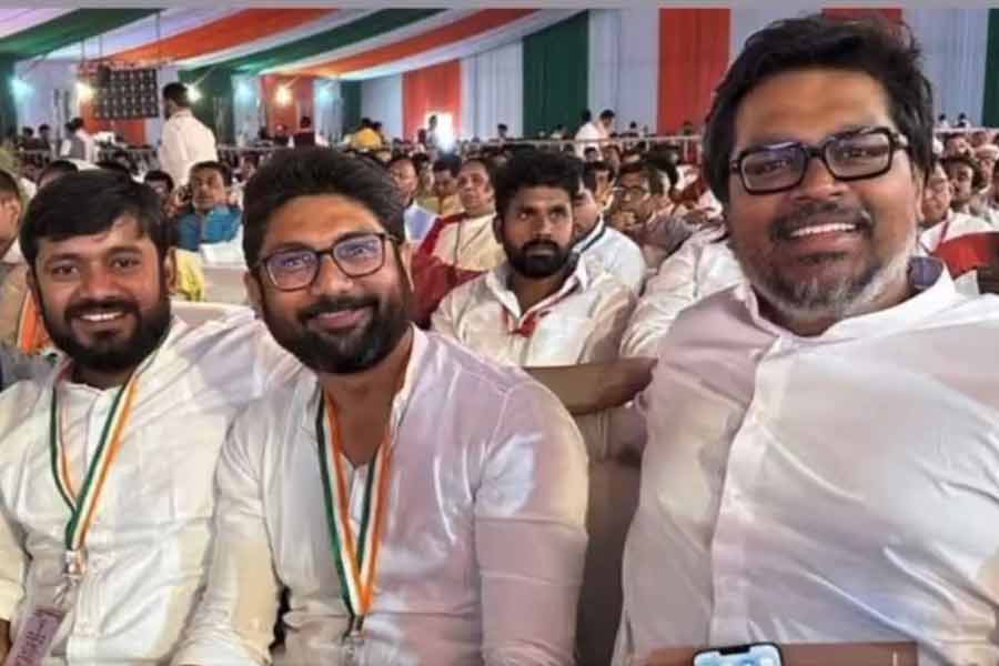 কংগ্রেসের ভোটকুশলী হিসাবে সুনীলের নাম ইদানীং শোনেননি এমন মানুষ কম। কারণ, কর্নাটক জয়ের নেপথ্যেও সুনীলের চওড়া ব্যাট প্রভূত সহায়তা করেছে কংগ্রেসকে। নাম ফেটেছিল তখনই। এ বার সেই সুনামের মর্যাদাও রাখলেন সুনীল।