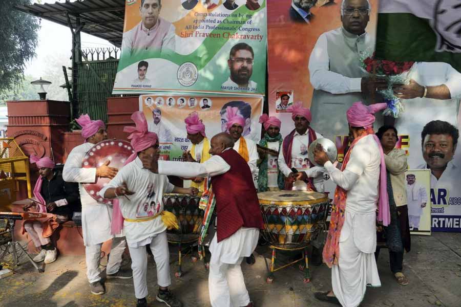 রাজনৈতিক বিশেষজ্ঞরা বলেন, তেলঙ্গানায় সুনীলের কাজ মোটেও সহজ ছিল না। প্রথমত, নতুন তৈরি হওয়া এই রাজ্যে কংগ্রেস কখনও ক্ষমতায় আসেনি। দ্বিতীয়ত, কেসিআরের জনপ্রিয়তার ধারেকাছে পৌঁছতে পারেন এমন কোনও কংগ্রেস নেতাও ছিল না সুনীলের ভাঁড়ারে। এ ছাড়াও বিজেপির বেড়ে চলা ভোট শতাংশ, ওয়াইএস শর্মিলার প্রতিদ্বন্দ্বিতা করার সিদ্ধান্ত এবং সর্বোপরি চন্দ্রবাবু নায়ডু। কংগ্রেসের গাওস্করের কাছে ফলোঅন বাঁচানোর নাছোড় লড়াই।
