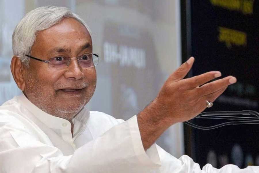 বিহার, ঝাড়খণ্ড, তামিলনাড়ুতে বড় শরিকদের সঙ্গে জোট বেঁধে ক্ষমতায় রয়েছে কংগ্রেস। বিহারে ক্ষমতায় নীতীশ কুমারের জেডি(ইউ), লালুপ্রসাদ যাদবের আরজেডি এবং কংগ্রেসের জোট।