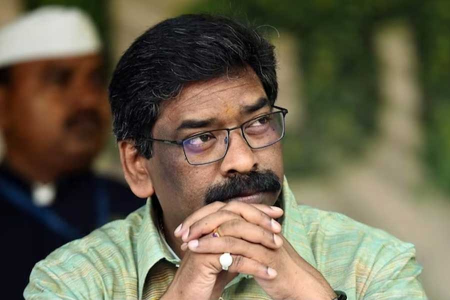 ঝাড়খণ্ডে হেমন্ত সোরেনের ঝাড়খণ্ড মুক্তি মোর্চা (জেএমএম)এবং তামিলনাড়ুতে এমকে স্ট্যালিনের দ্রাবিড় মুন্নেত্রা কাঝাগাম (ডিএমকে)-র সঙ্গে জোট বেঁধে ক্ষমতায় রয়েছে কংগ্রেস।