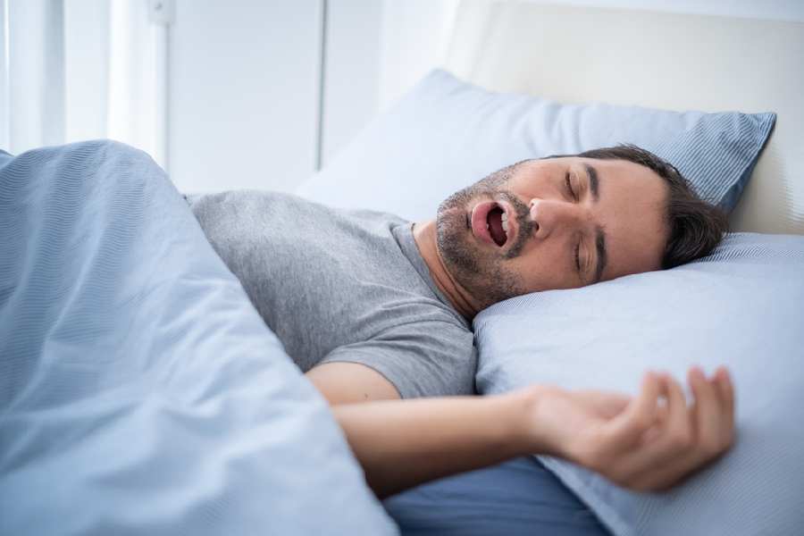 স্লিপ অ্যাপনিয়ায় ভুগলে ঘুম একেবারেই ঠিকঠাক হয় না।