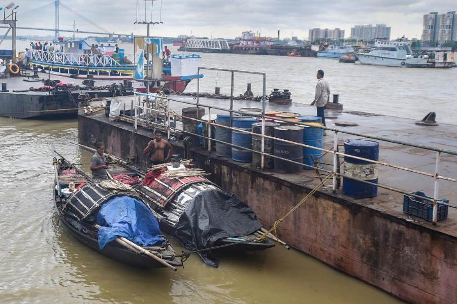 ৬ ডিসেম্বর, বুধবারও হালকা বৃষ্টির পূর্বাভাস রয়েছে কলকাতা, দুই মেদিনীপুর, ঝাড়গ্রাম, বাঁকুড়া, দক্ষিণ ২৪ পরগনায়। 