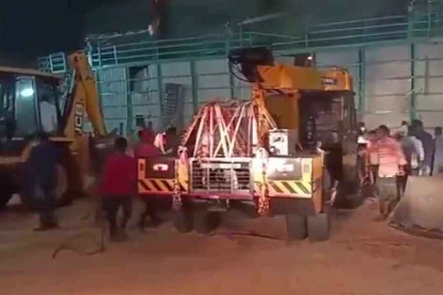 10 workers trapped in warehouse in Karnataka, rescue work continues