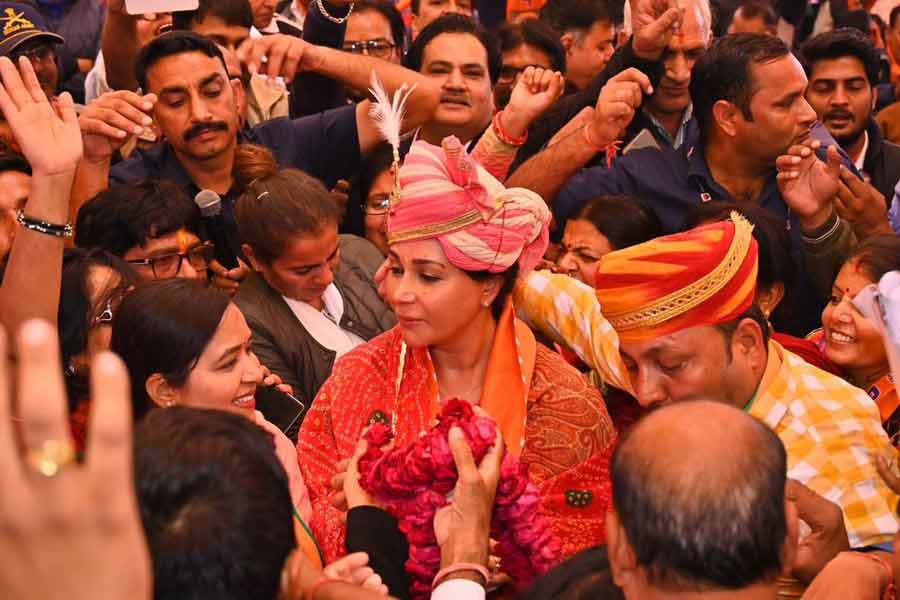 মুখ্যমন্ত্রী পদের দাবিদার হিসেবে বেশ কয়েক জনের নাম উঠে এসেছে। তাঁদের মধ্যে অন্যতম বিজেপির সাংসদ তথা সদ্যজয়ী বিধায়ক দিয়া। জয়পুরের শেষ রাজা দ্বিতীয় মান সিংহের নাতনি দিয়া। এই দ্বিতীয় মান সিংহের তৃতীয় স্ত্রী হলেন গায়ত্রী দেবী। কোচবিহারের রাজকন্যা ছিলেন তিনি। সেই অর্থে দিয়া গায়ত্রীরও নাতনি।