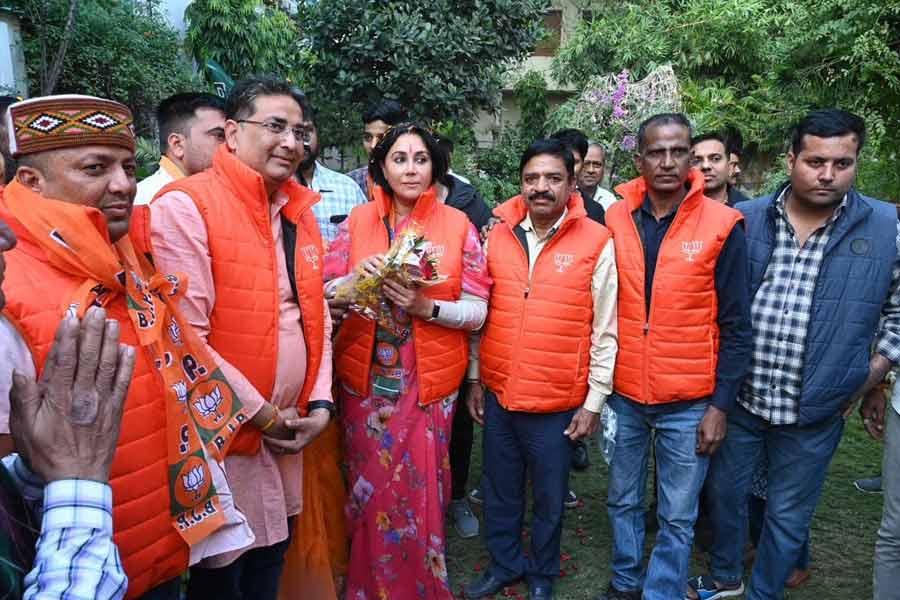 প্রচার থেকে লোকসভার অধিবেশন, বার বার পরিবেশ, শিক্ষা, স্বাস্থ্য, মহিলাদের ক্ষমতায়ন নিয়ে সরব হয়েছেন। ২০১৯ সালে কেন্দ্রীয় সরকারের জাতীয় ব্যঘ্র সংরক্ষণের সদস্যও হয়েছিলেন।