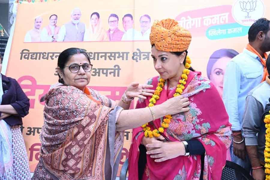 চলতি বিধানসভা নির্বাচনে জয়পুরের বিধ্যানগর পূর্ব আসন থেকে লড়েছেন দিয়া। জিতেওছেন।