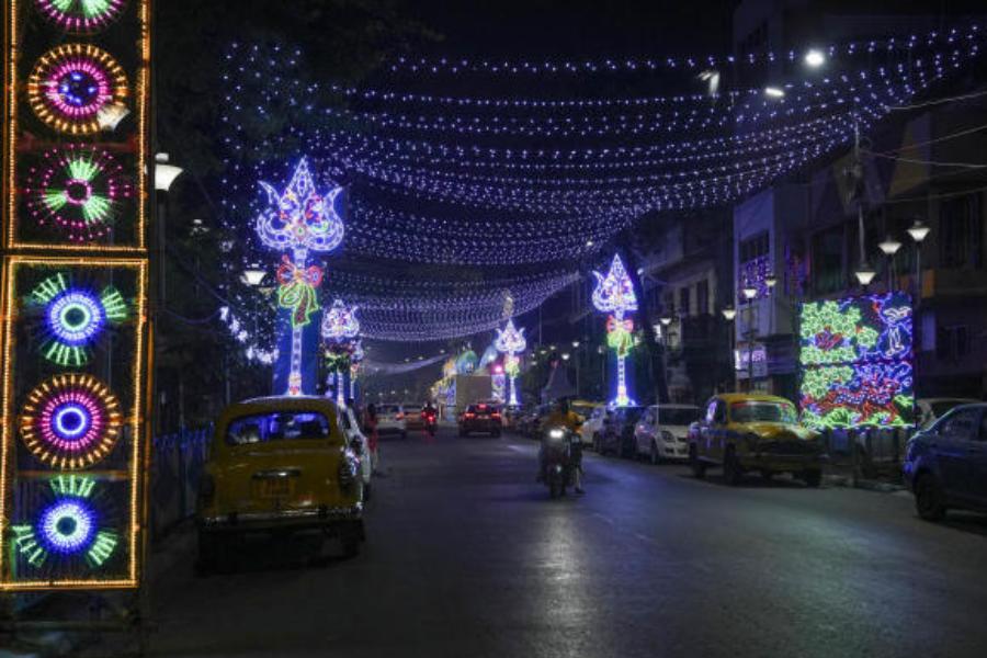 এনসিআরবি রিপোর্ট বলছে কলকাতায় ভারতীয় দণ্ডবিধি মাফিক অপরাধের সংখ্যা কমেছে। ২০২০ বা ২০২১ সালের তুলনায় ২০২২ সালে কলকাতায় এই বিষয়ে বদল নজরে এসেছে। ২০২১ সালে যেখানে ১৩,০৬৭টি অপরাধের অভিযোগ নথিবদ্ধ হয়েছিল, সেখানে এ বার সেই সংখ্যা ১১,০৩৮।