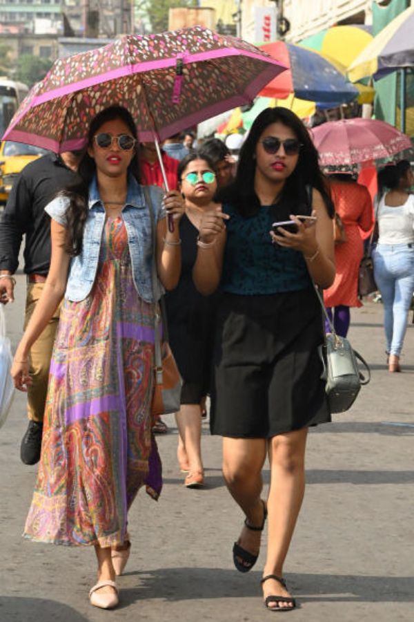 দিল্লির ক্ষেত্রে এই সংখ্যা ২ লক্ষ ৯৮ হাজার ৯৮৮টি। মুম্বইয়ে ৬৯,২৮৯টি এবং বেঙ্গালুরুতে ২৮,৬৬৬টি অভিযোগ নথিভুক্ত হয়েছে। প্রতি লক্ষ জনসংখ্যায় অপরাধের গড় হার সব থেকে কম কলকাতাতেই (৭৮.২)।  