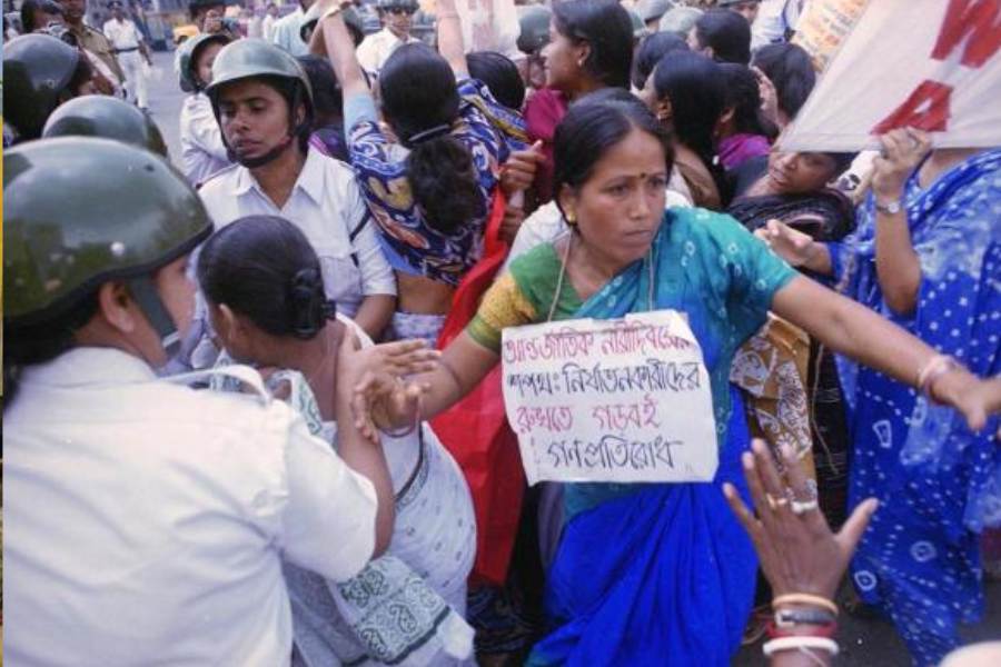 এ বার দেশের ১৯টি প্রধান শহরে (যেগুলির জনসংখ্যা অন্তত ২০ লক্ষ) অপরাধের পরিসংখ্যান বিশ্লেষণ করা হয়েছে। অপরাধে শীর্ষে রাজধানী দিল্লি। সব থেকে মলিন সেখানে মহিলাদের নিরাপত্তার ছবিও। 
