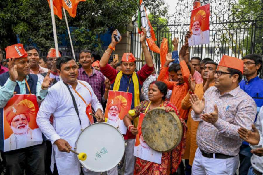 গণনার শেষে ২০০টি আসনের মধ্যে বিজেপির মোট আসন সংখ্যা ১১৫। কংগ্রেস জিতেছে ৬৯টি আসন। 
