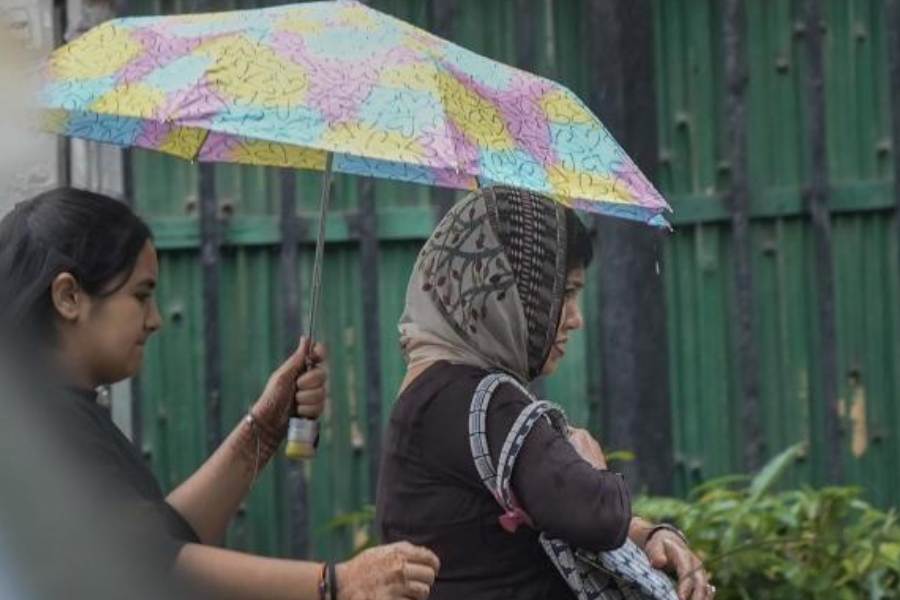 ২০২১ সালে দেশে মহিলাদের উপরে অত্যাচারের ৪,২৮,২৭৮টি ঘটনা নথিভুক্ত হয়েছিল। তা বেড়ে হয়েছে ৪,৪৫,২৫৬টি। দেখা যাচ্ছে, মহিলাদের উপরে নির্যাতনের এক বড় অংশ গার্হস্থ্য হিংসা (৩১.৪%)।