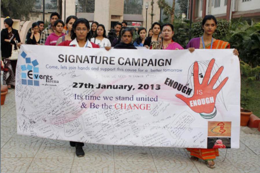 সদ্য প্রকাশিত রিপোর্ট অনুযায়ী, বিশেষ এবং স্থানীয় আইনে অপরাধের সংখ্যাও কলকাতায় তুলনায় কম। ২০২২ সালে কলকাতায় খুন হয়েছেন ৩৪ জন। যা অন্য শহরের তুলনায় কম।