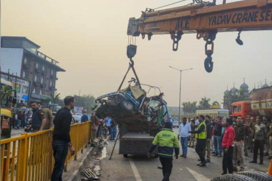  দুর্ঘটনার জেরে মৃত্যু হয়েছে ২১৭ জনের। দুর্ঘটনায় মৃত্যুর হার ১.৫ শতাংশ, তা-ও অন্য শহরগুলির থেকে কম। ভ্রূণ বা শিশুহত্যার মতো অপরাধ কলকাতায় নথিভুক্ত হয়নি।দিল্লি, মুম্বইয়ে এমন ঘটনা যথাক্রমে ৩২টি এবং ১৮টি। 