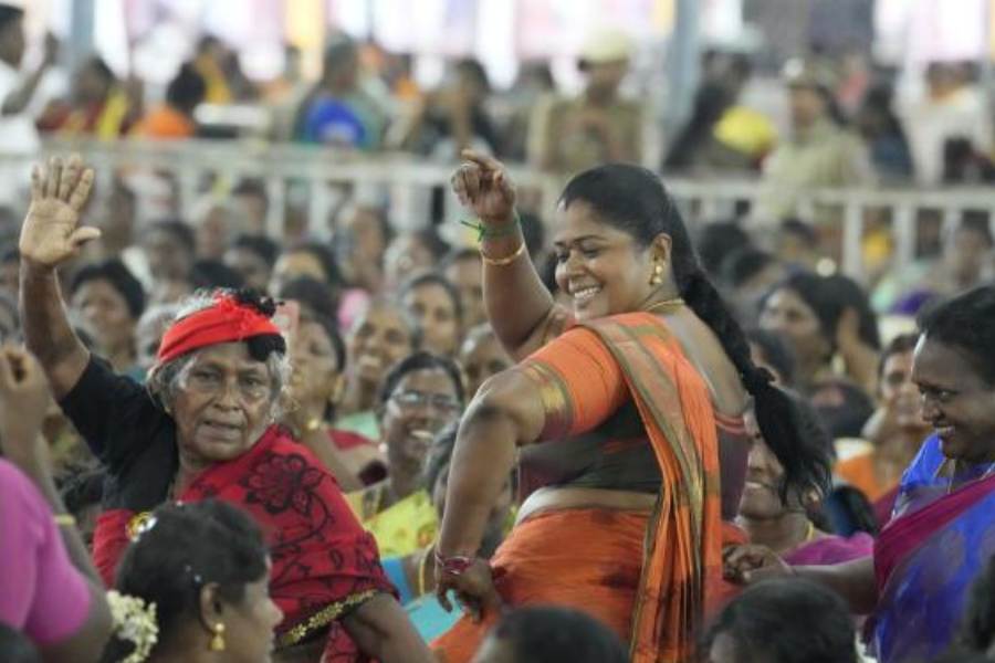 তবে মেয়েদের উপরে হামলার ঘটনা চেন্নাই, আমদাবাদের থেকে কলকাতায় বেশি। আবার দিল্লি, মুম্বইয়ের তুলনায় কম। 