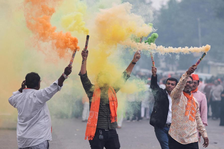 মধ্যপ্রদেশে বিজয়োল্লাস। ছবি: পিটিআই।