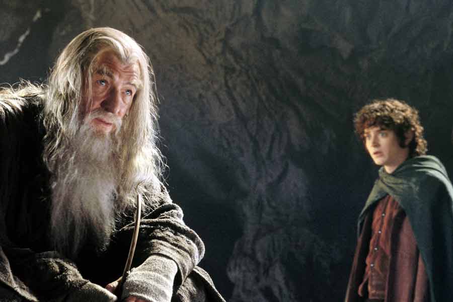 সোজা কথায়, চমক-ঠমকহীন সরল জীবন। তবে বীরত্ব ফলানোর অকারণ অভ্যাস না থাকলেও এদের গোষ্ঠীবোধ জোরালো। বিপদ এলে জোট বাঁধতে দেরি করে না এরা। তখন বুদ্ধি খাটিয়ে পাল্টা লড়াই করতেও এরা প্রস্তুত। নিজেদের ভূমিকে বাঁচাতে প্রয়োজনে জান-প্রাণ লড়িয়ে দিতেও দু’বার ভাবে না।