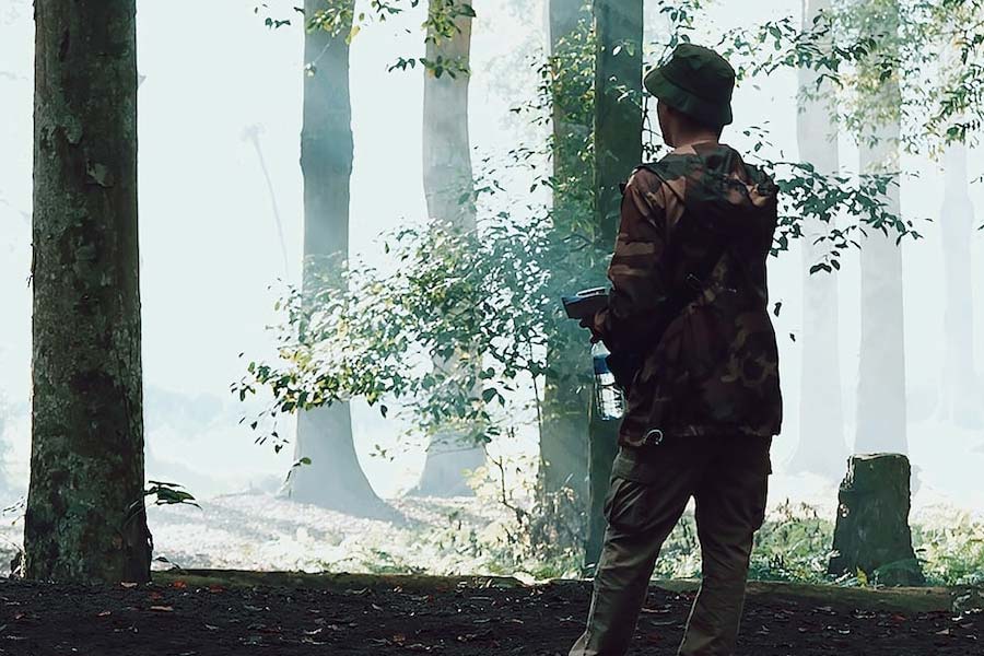 কিসের ভিত্তিতে এই দাবি করেছেন তিনি?  ফোর্থ বলছেন, ইন্দোনেশিয়ার ওই অঞ্চলের বহু প্রত্যক্ষদর্শীই জানিয়েছেন, তাঁরা স্বচক্ষে দেখেছেন বিশেষ ধরনের বেঁটেখাটো অদ্ভুতদর্শন মানুষদের। তাদের চোখ গোলগোল। কান বড় এবং সুচালো। গায়ের রং পরিষ্কার। তবে হাবভাব কিছুটা প্রাগৈতিহাসিক যুগের মানুষের মতো।