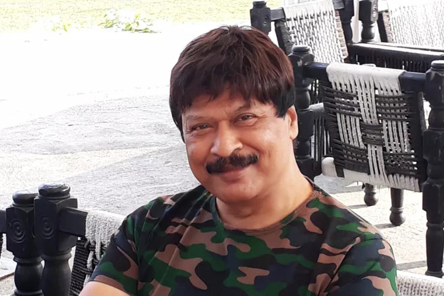 প্রয়াত জনপ্রিয় টেলি সিরিয়াল ‘সিআইডি’ খ্যাত অভিনেতা দীনেশ ফড়নিশ। মৃত্যুর সময় তাঁর বয়স হয়েছিল ৫৭।