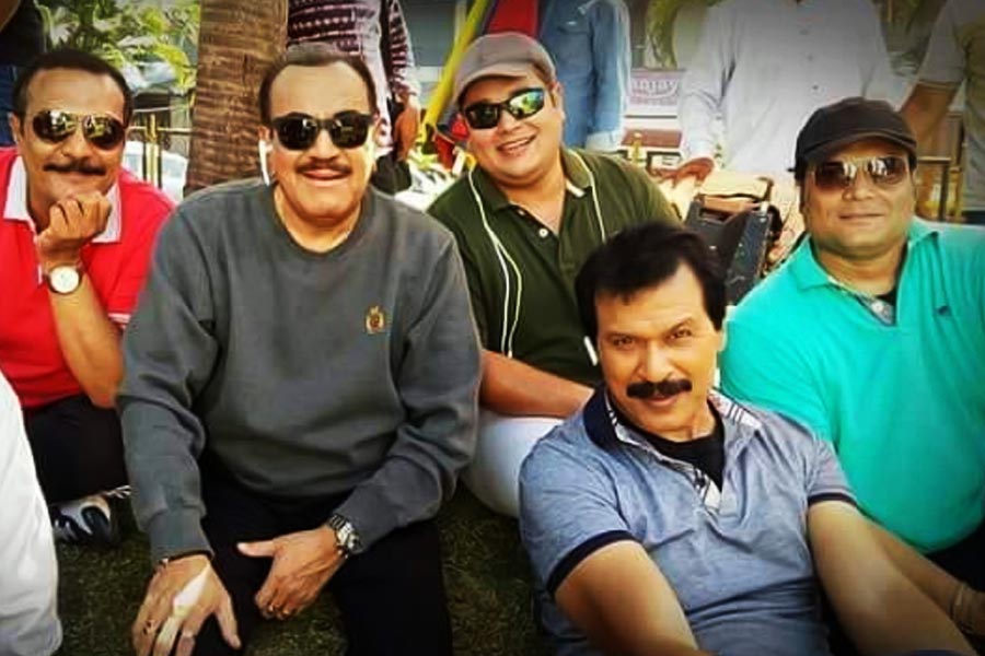 ‘সিআইডি’-তে ইনস্পেক্টর ফ্রেডরিক্‌সের চরিত্রে অভিনয় করতেন দীনেশ। পেশায় গোয়েন্দা হলেও ফ্রেডরিক্‌স মোটেও রাশভারী ছিল না। বাস্তবেও দীনেশ মজা করে জীবনযাপন করতে ভালবাসতেন বলে জানিয়েছেন তাঁর ঘনিষ্ঠেরা।