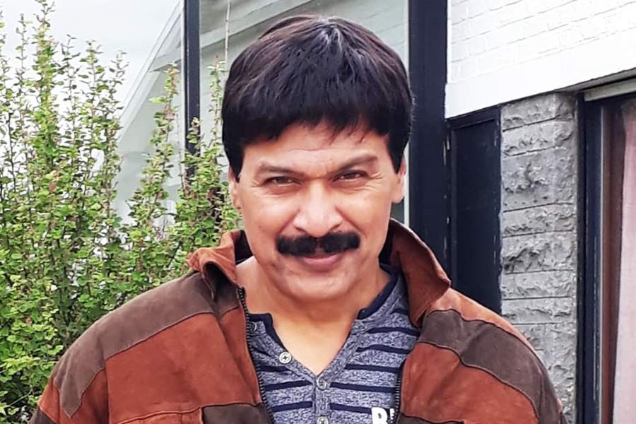 দীনেশের জন্ম ১৯৬৬ সালের ২ নভেম্বর। ছোট থেকেই অভিনয়ের প্রতি আগ্রহ তৈরি হয়েছিল।