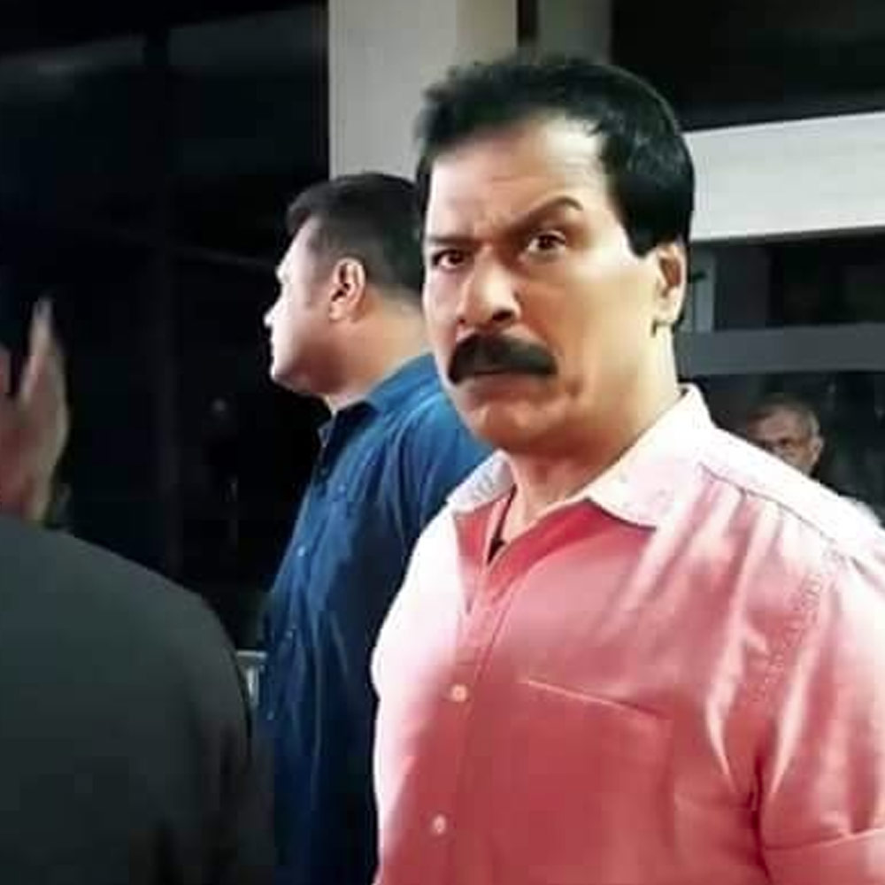 আমির খান অভিনীত ‘সরফরোশ’ এবং ‘মেলা’ ছবিতেও অভিনয় করেছিলেন দীনেশ। অভিনয় করেছিলেন সুনীল শেট্টি অভিনীত ‘অফিসার’ ছবিতেও।