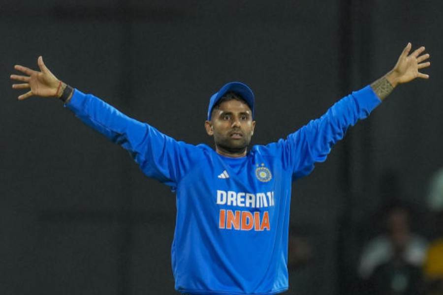 দ্বিতীয় স্থানে রয়েছেন সূর্যকুমার যাদব। সদ্য সমাপ্ত অস্ট্রেলিয়া সিরিজ ও দক্ষিণ আফ্রিকার বিরুদ্ধে আসন্ন সিরিজ়ে তিনিই টি-টোয়েন্টি দলের অধিনায়ক।